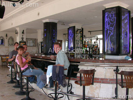 Sinatra Hotel 20